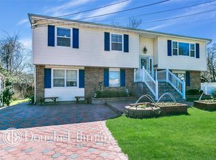 95 Heitz Pl, Hicksville, NY 11801