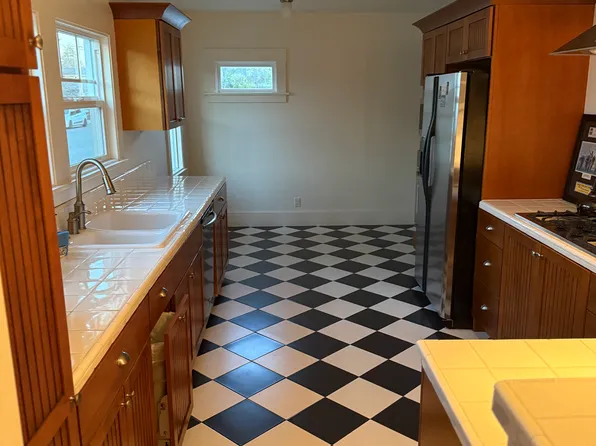 1428 Seabright Ave, Santa Cruz, CA 95062