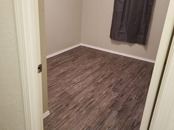 5th image of 206 NE Avenue H