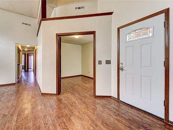 5th image of 807 NE 17th Ct
