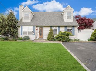 79 Yale St, Islip, NY 11751