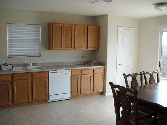 2nd image of 802 E Arapaho Ave
