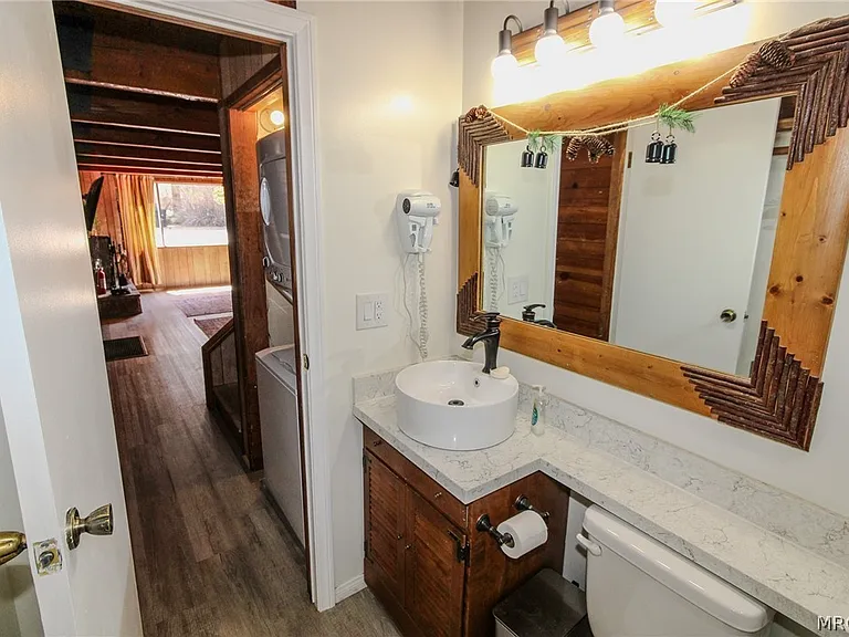 409 W Sherwood Blvd — Photo 14