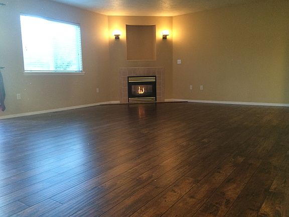 Cozy Gas Fireplace!