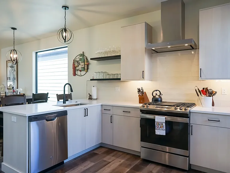 3242 N Rosalia Rd — Photo 6