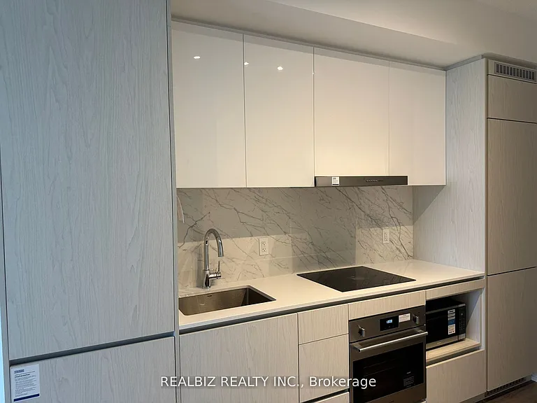 28 Interchange Way #1715 — Photo 3