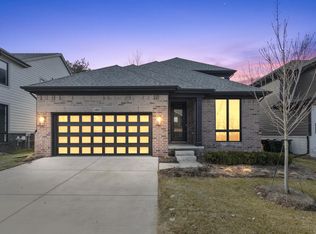 54893 Camden Ct, Utica, MI