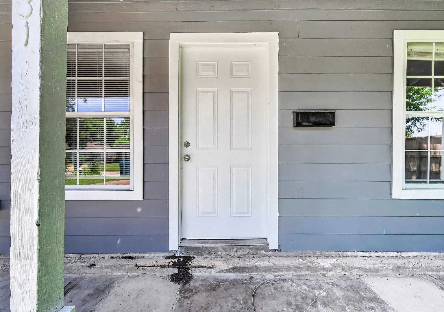 Spacious 4BR/2BA Home in Houston 77051 Prime Location Near Major Highways & Downtown Access — Photo 2