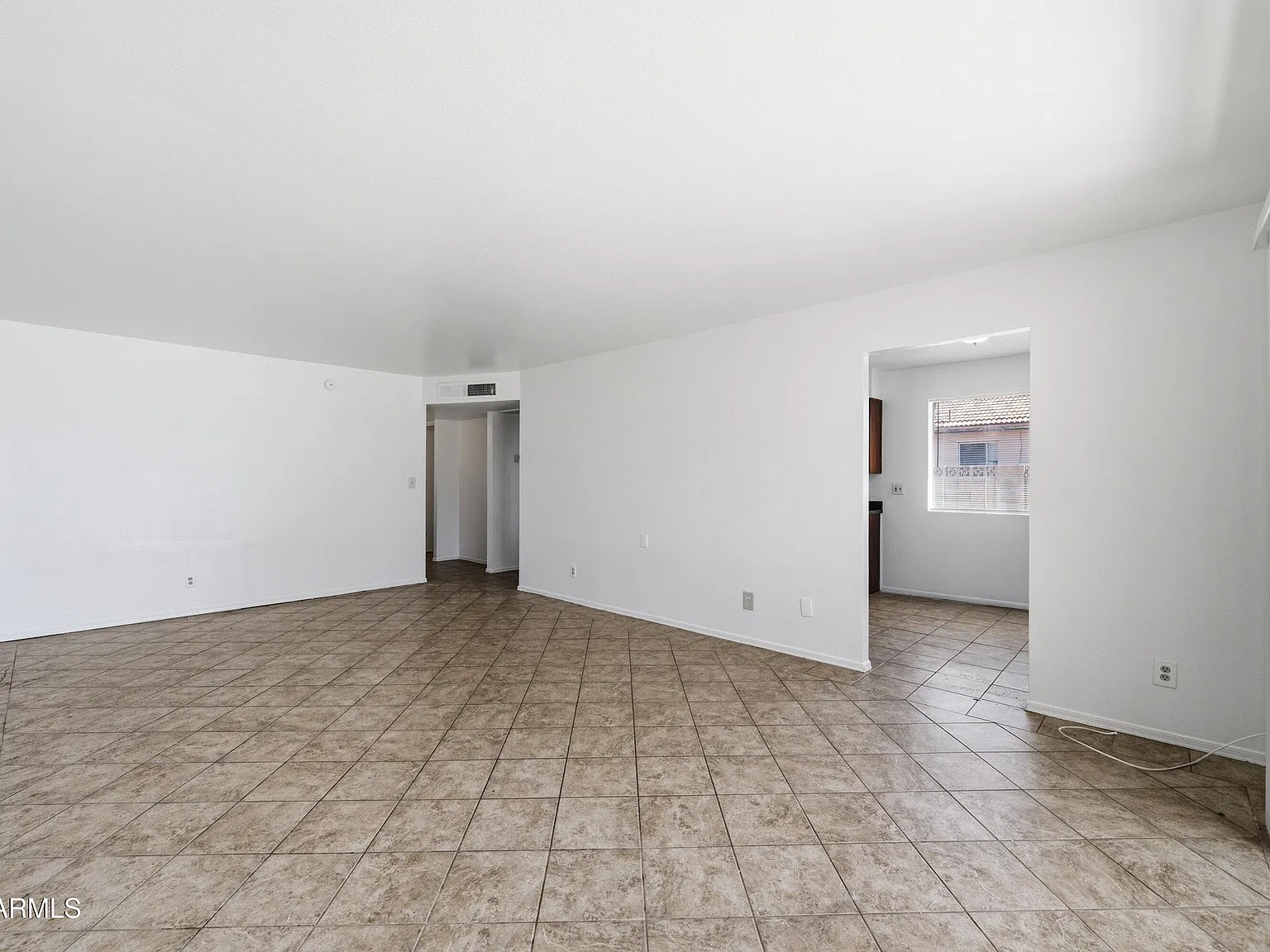 2 bed, 1.0 bath, 1100 sqft, $1,300 — Photo 4