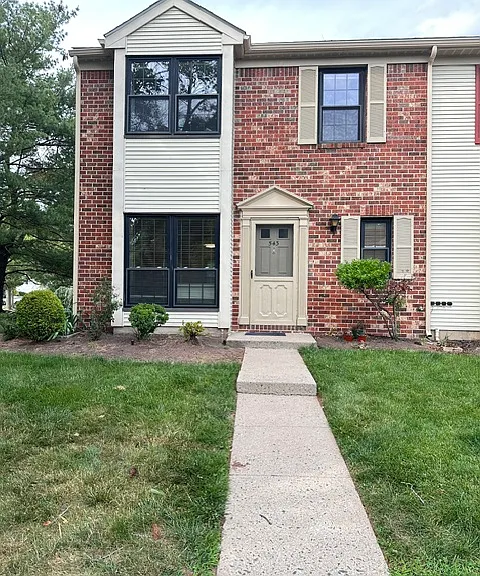543 Manchester Ct — Photo 3