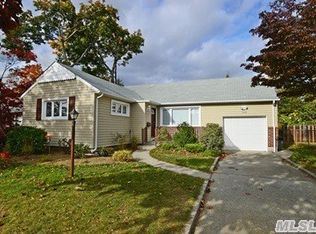 746 Cornell Rd, Franklin Square, NY 11010