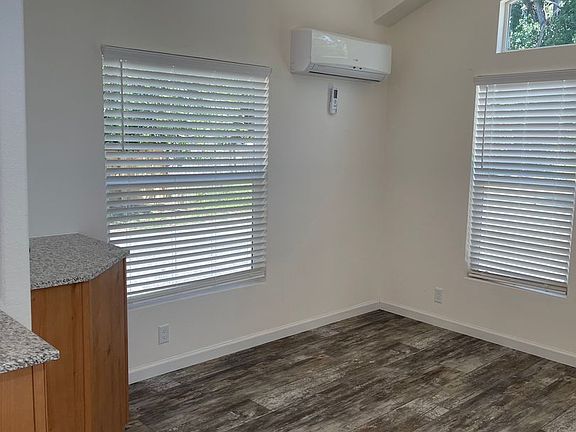 3rd image of 2646 Sharon Ave #1