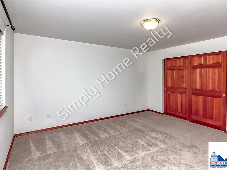 4100 Campus Green Dr NE — Photo 22