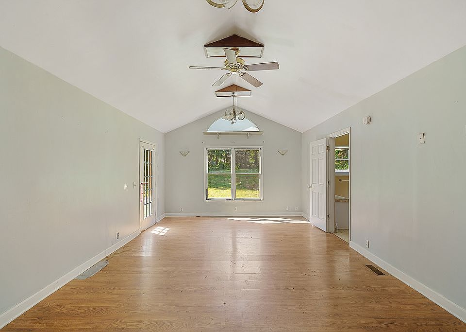 1st image of 475 Wedgewood Dr