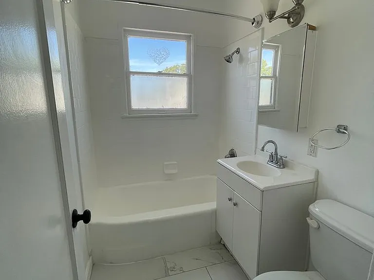 Glendale Terrace Apartments - AC Townhomes LLC — Photo 13