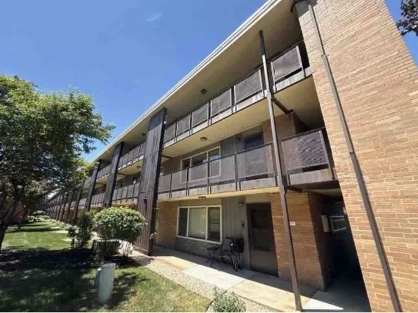 9626 W Higgins Rd #2A, Des Plaines, IL 60018
