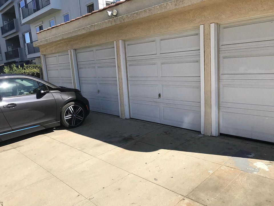 1st image of 11163 Camarillo St