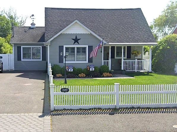 329 Foster Avenue, Sayville, NY 11782