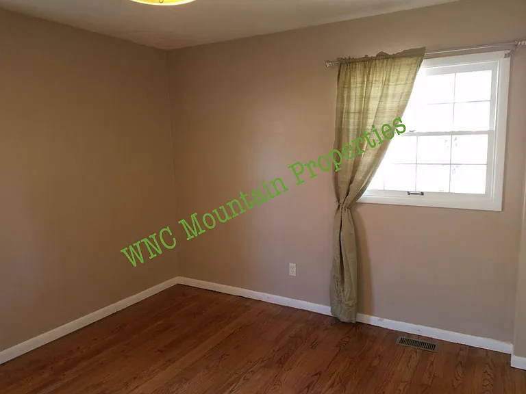 374 Royal Pines Dr — Photo 8