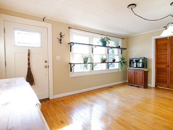 3rd image of 16 Gardner Road
