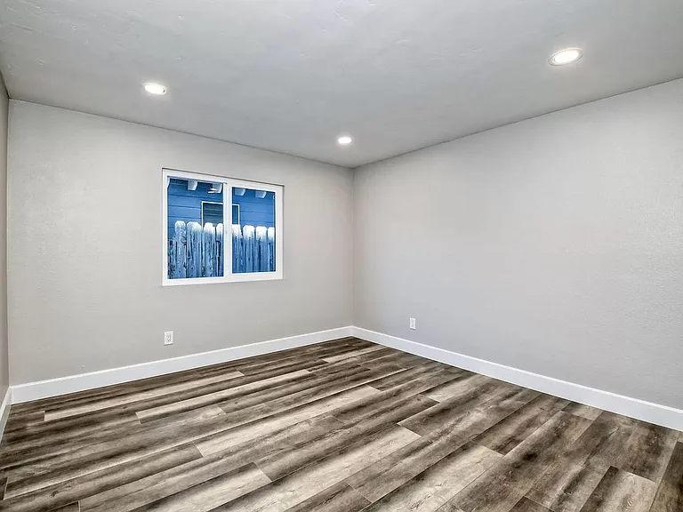 5430 Lauretta St — Photo 16
