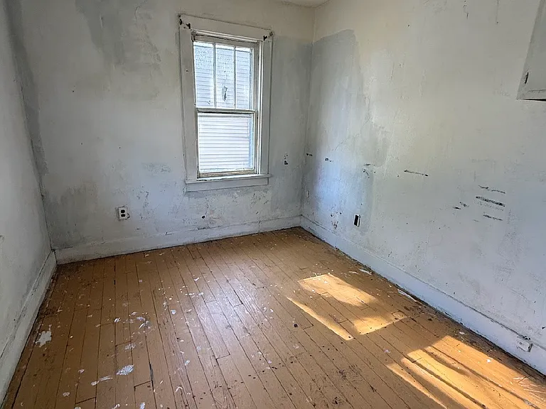 1700 W Grand Ave — Photo 2