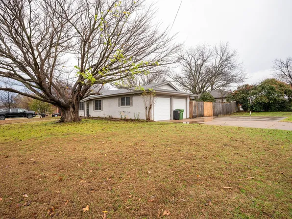 673 W Cedar St, Hurst, TX 76053