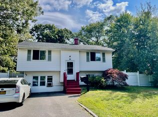 39 Fawn Ln W FLOOR 2, Centereach, NY 11720