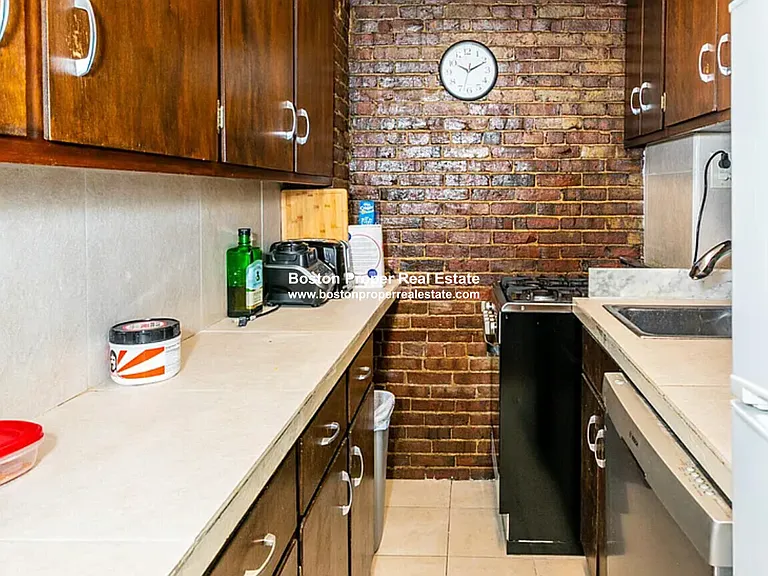 32 Irving St #2 — Photo 5