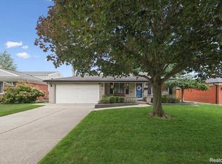 34102 Chatsworth Dr, Sterling Heights, MI 48312