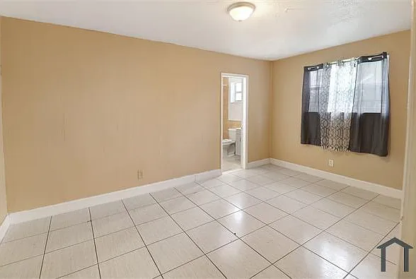 1752 SW 70th Way — Photo 9