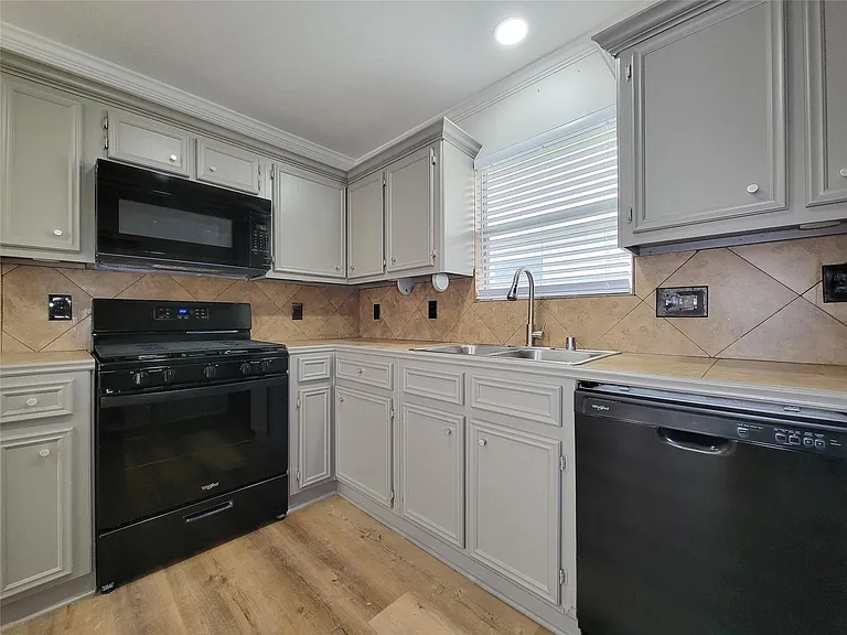3658 Villa Glen Dr — Photo 34