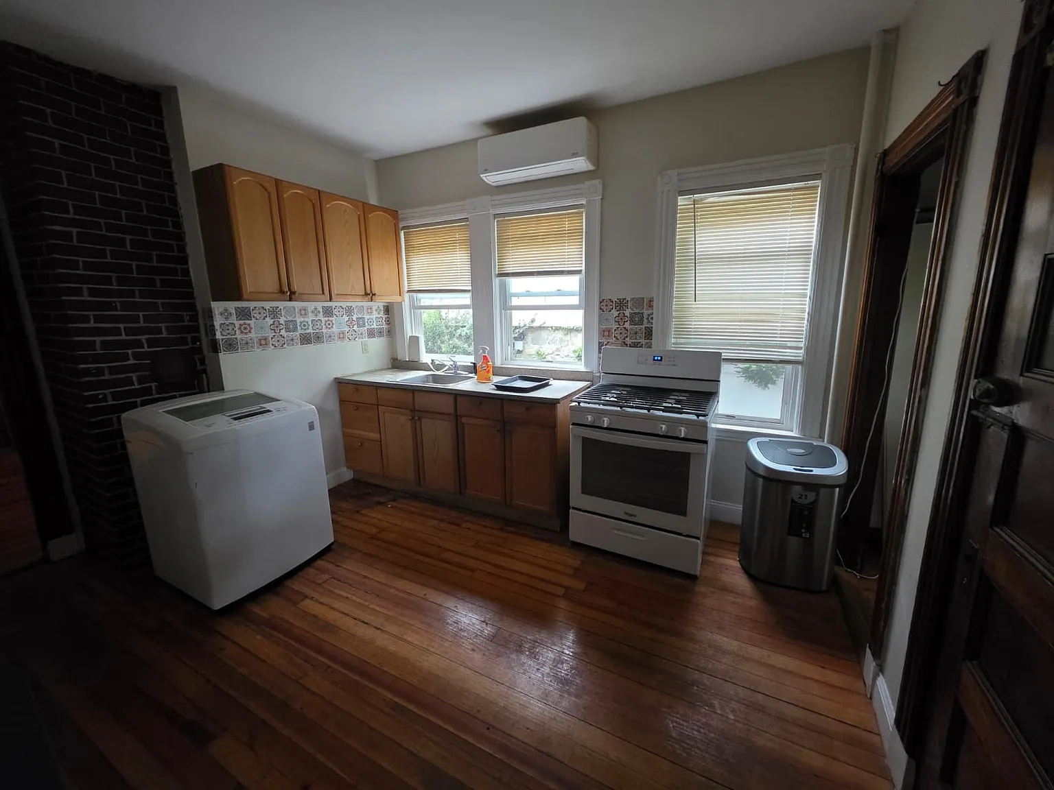 3 bed, 1300 sqft, $1,200 — Photo 1