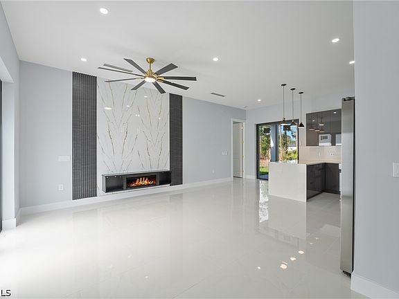 3rd image of 320 Loire Ave S