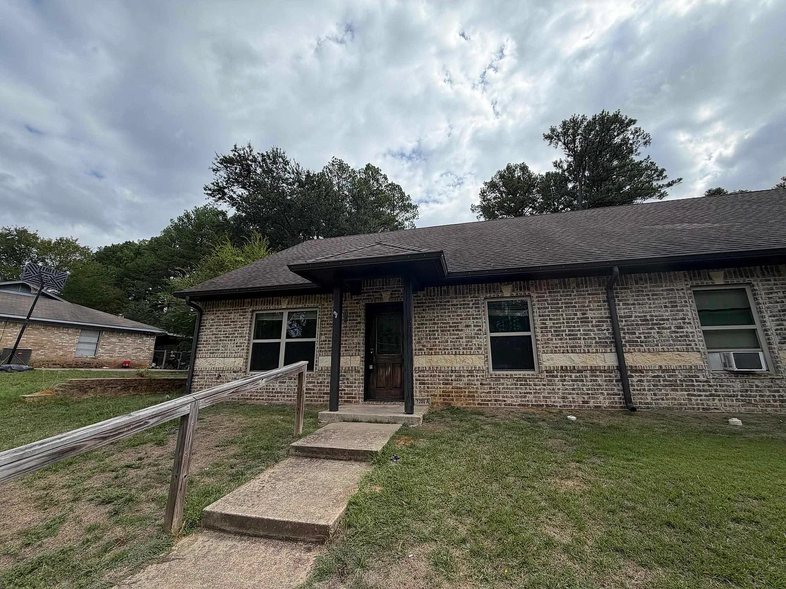 3 bed, 2.0 bath, 1612 sqft, $1,495 — Photo 1