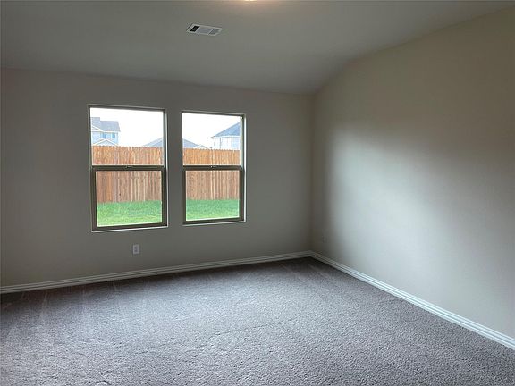 5th image of 3221 Burke Dr