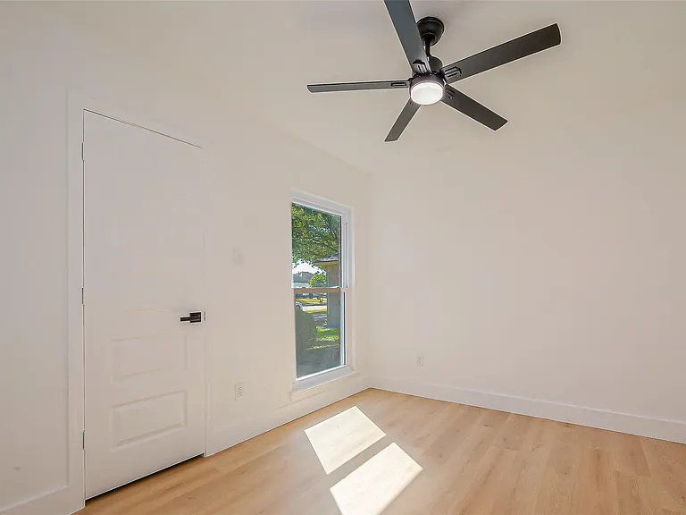 3010 Bandell Dr — Photo 23