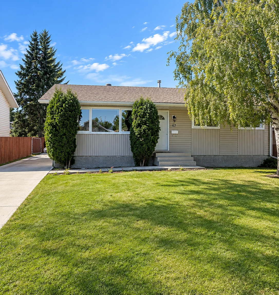 Spacious 5 Bedroom, 2 Bathroom Home in Homesteader | Double Garage | Pet Friendly | Large Backyard — Photo 2