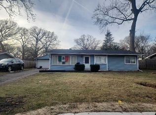 34 Greenbriar Rd, Montgomery, IL 60538