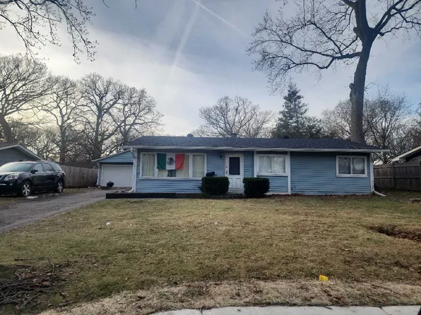 34 Greenbriar Rd, Montgomery, IL 60538