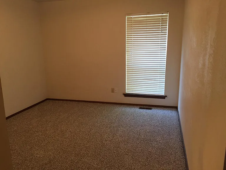 10325 Exter Ave — Photo 11