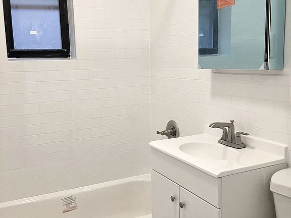 2nd image of 3049 Crescent St APT H2a2