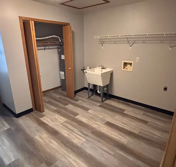 2428 Spooner Ave — Photo 5
