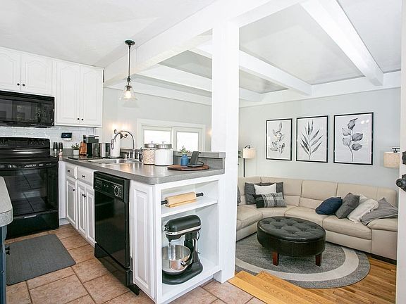 5th image of 25 Canterbury Dr
