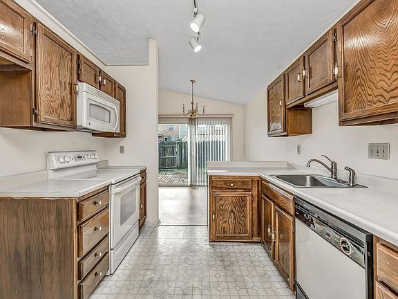 2nd image of 123 Chapel Hill Dr
