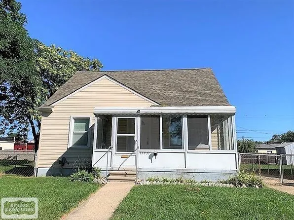 19031 Delaware St, Roseville, MI 48066