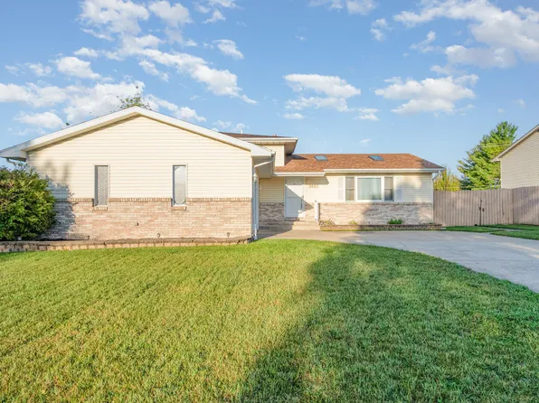 9860 Van Buren St, Crown Point, IN 46307