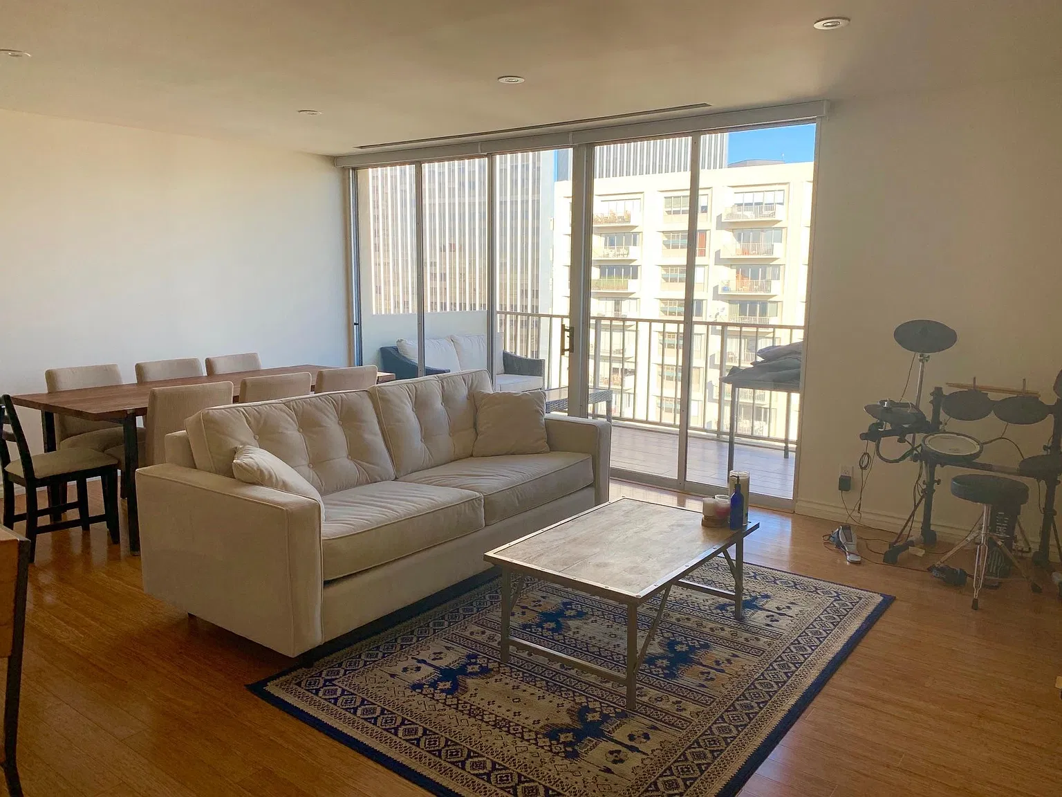 1 bed, 853 sqft, $3,890 — Photo 3