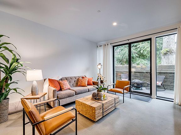 3rd image of 405 Madrona Way NE Unit 22