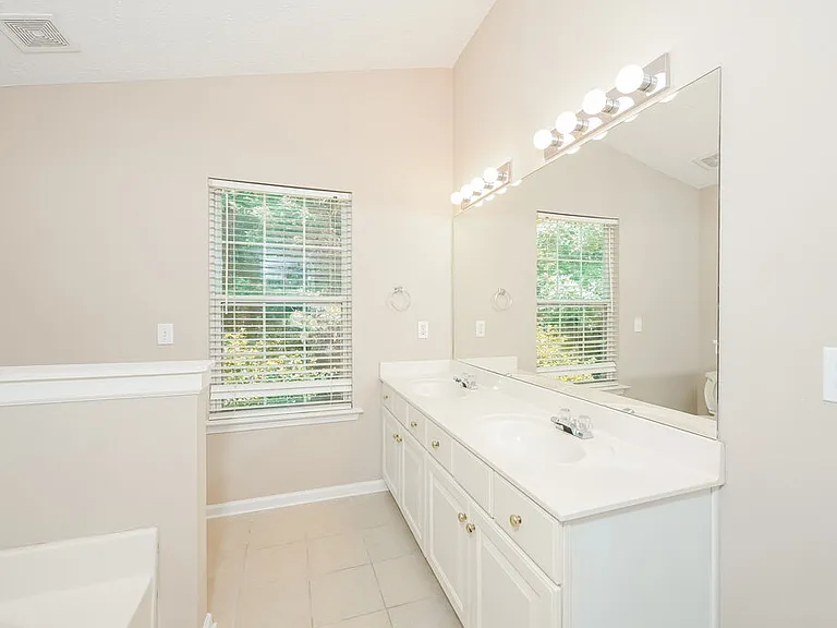 1172 Eastmill Cv — Photo 12